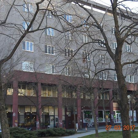 Apartment Accommodation Up To 17 Братислава Экстерьер фото