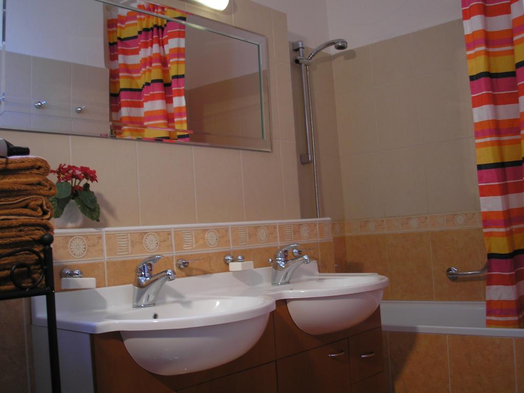 Apartment Accommodation Up To 17 Братислава Номер фото
