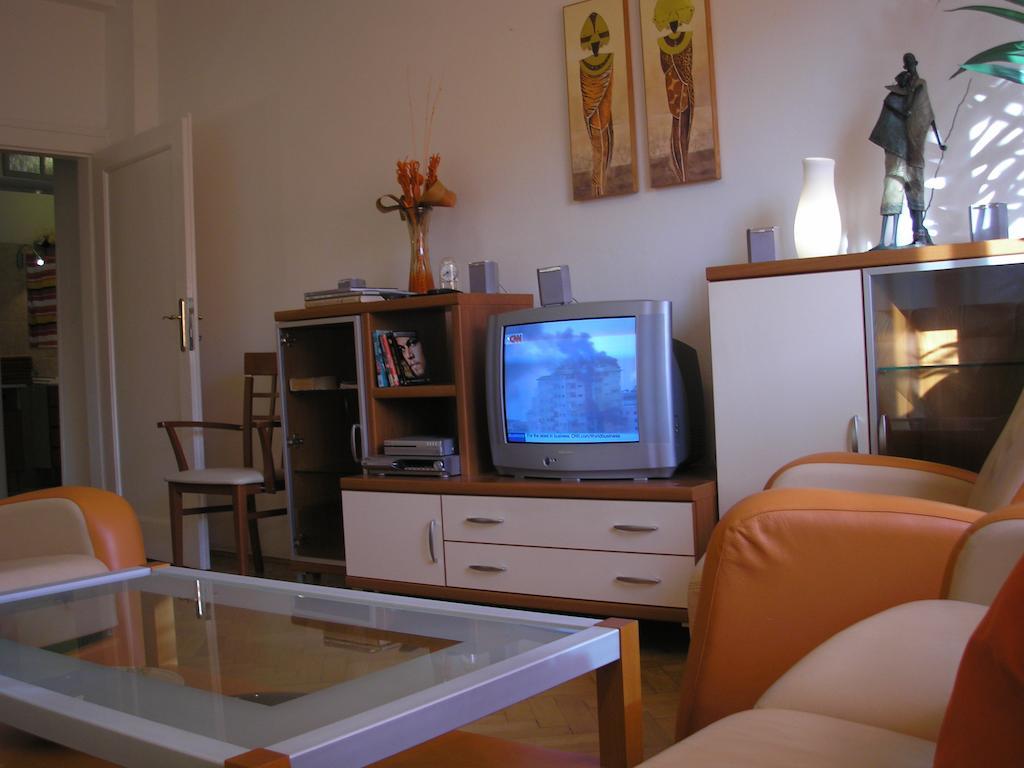 Apartment Accommodation Up To 17 Братислава Экстерьер фото