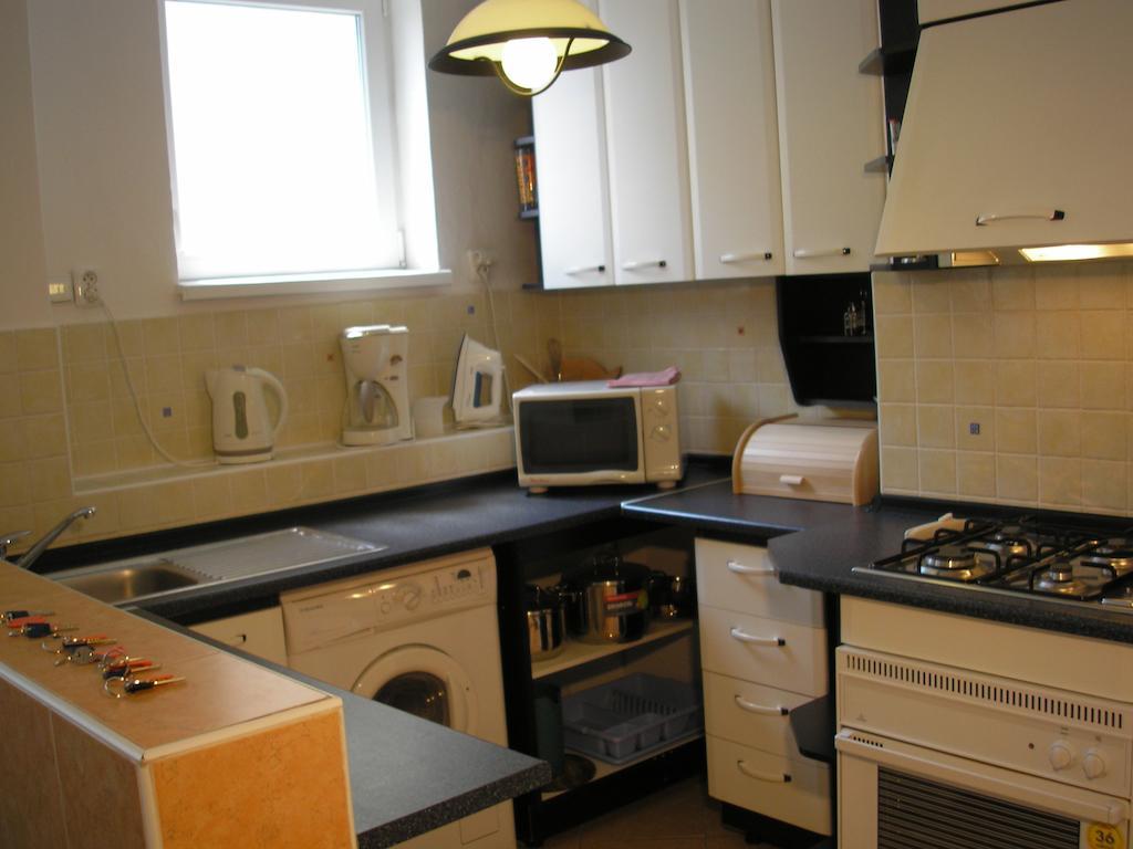 Apartment Accommodation Up To 17 Братислава Номер фото