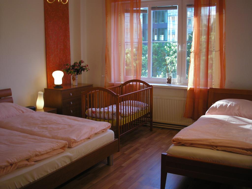 Apartment Accommodation Up To 17 Братислава Номер фото