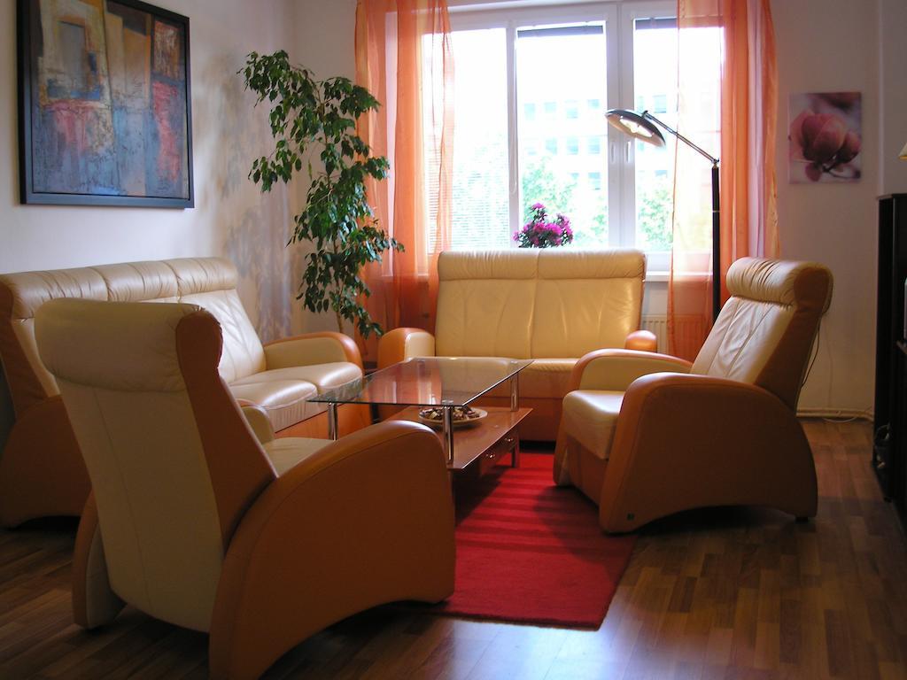 Apartment Accommodation Up To 17 Братислава Экстерьер фото