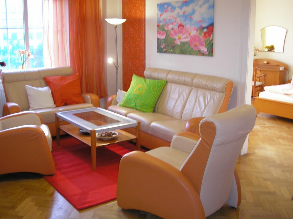 Apartment Accommodation Up To 17 Братислава Экстерьер фото