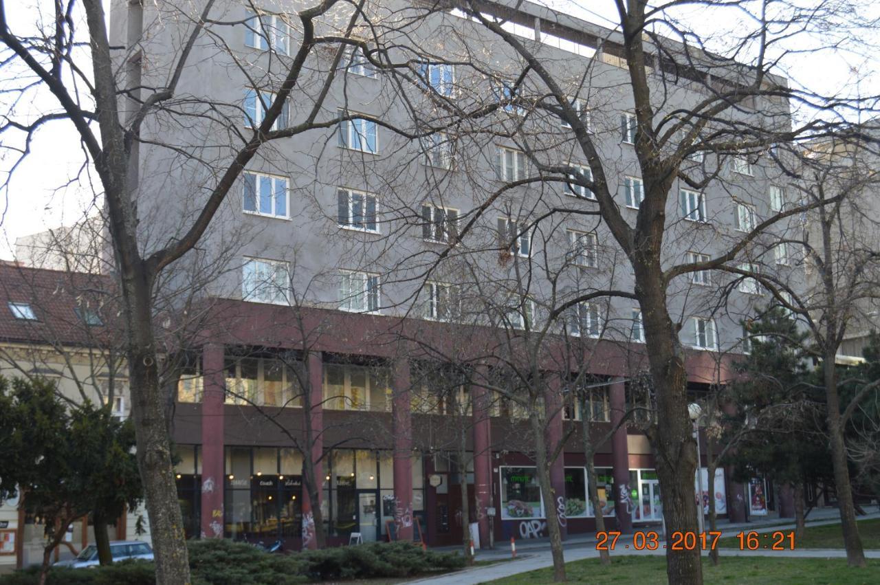 Apartment Accommodation Up To 17 Братислава Экстерьер фото